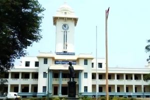 കേരള സർവകലാശാലയിൽ പോര് കനത്തു; രജിസ്ട്രാർ അയച്ച ഫയലുകൾ തിരിച്ചയച്ച് VC, ഇനി ഫയൽ നൽകരുതെന്ന് നിർദേശം