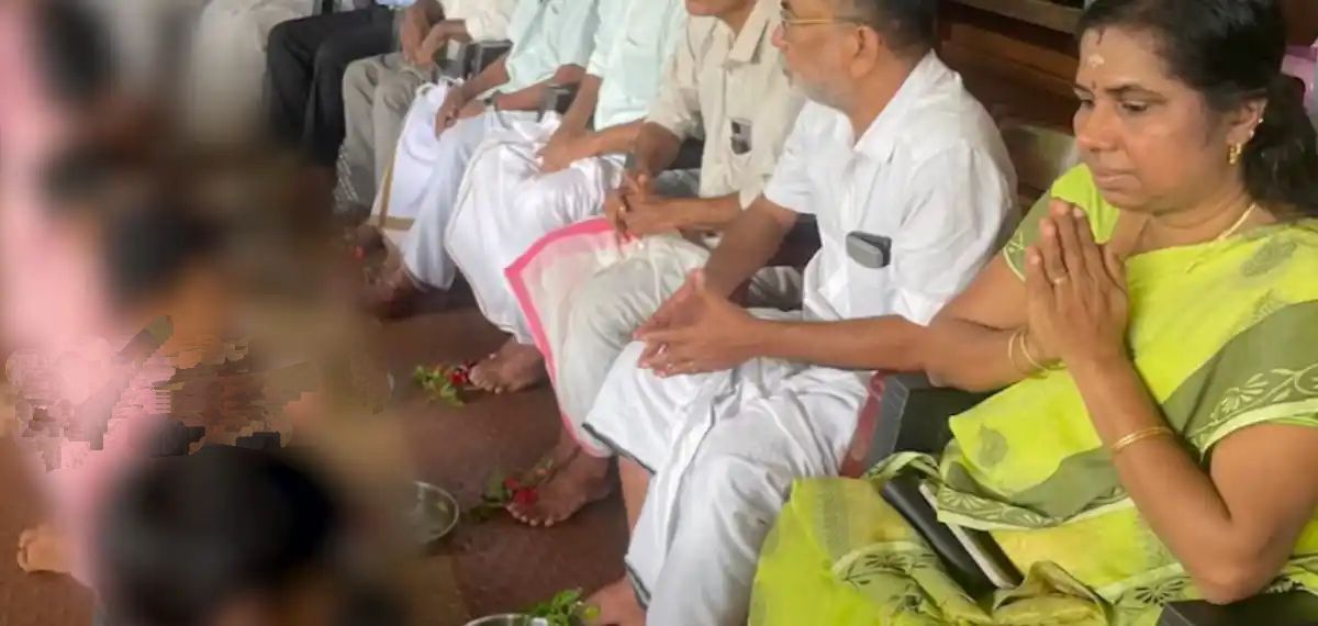 വിദ്യാര്‍ത്ഥികളെ കൊണ്ട് വിരമിച്ച അധ്യാപകരുടെ 'പാദ പൂജ' ചെയ്യിച്ചു; സംഭവം ബന്തടുക്കയില്‍, പ്രതിഷേധം
