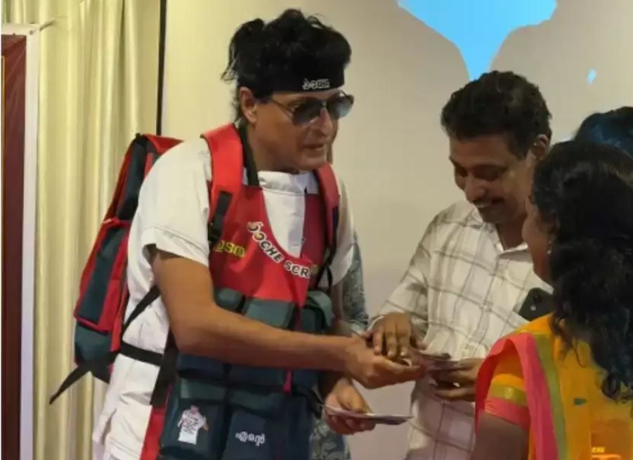 ബോചെ സ്‌ക്രാച് & വിന്‍ വിജയികള്‍ക്കുള്ള ക്യാഷ് െ്രെപസുകള്‍ വിതരണം ചെയ്തു