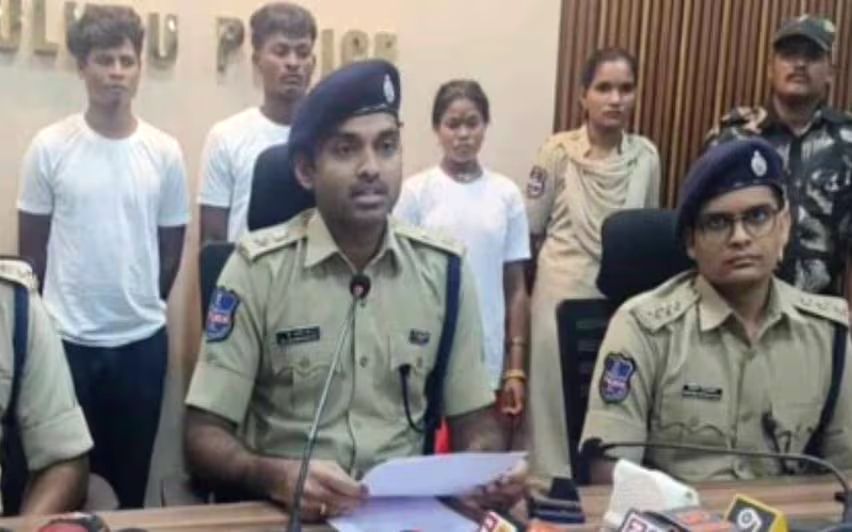 പുനരധിവാസ പദ്ധതിയില്‍ ആകൃഷ്ടരായി; രണ്ട് കൗമാരക്കാരികളടക്കം അഞ്ച് മാവോവാദികള്‍ കീഴടങ്ങി