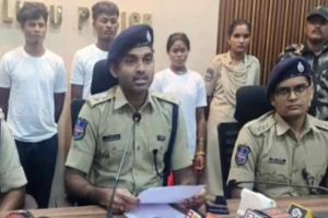 പുനരധിവാസ പദ്ധതിയില്‍ ആകൃഷ്ടരായി; രണ്ട് കൗമാരക്കാരികളടക്കം അഞ്ച് മാവോവാദികള്‍ കീഴടങ്ങി