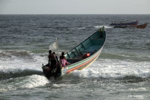പ്രക്ഷുബ്ധമായ കടലിലെ അതിജീവനപ്പോരാട്ടം:  മത്സ്യത്തൊഴിലാളികളുടെ  നിശ്ചയദാർഢ്യം. :ബിജു കാരക്കോണം