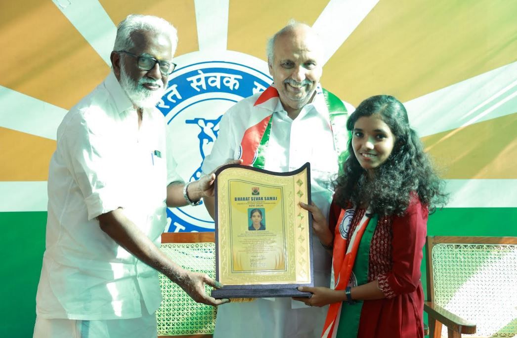 നീലേശ്വരത്തെ പാട്ടുകാരി പാർവ്വണ അരുൺ ദേശീയപുരസ്കാര നിറവിൽ