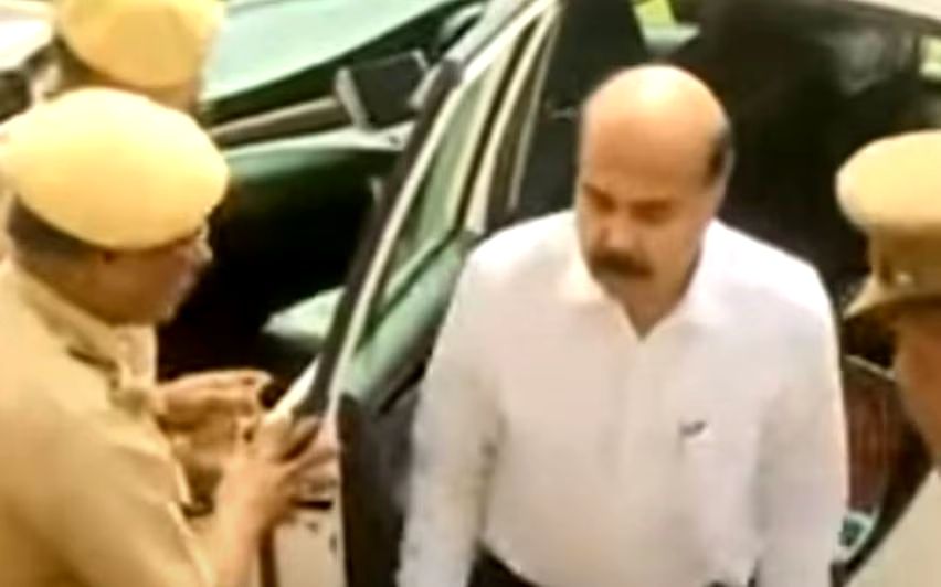 സമവായസാധ്യത തെളിയുന്നു കേരളയില്‍ അടിയന്തര സിന്‍ഡിക്കേറ്റ്