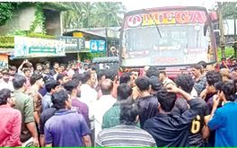 മത്സരയോട്ടം: പേരാമ്പ്രയിൽ ബസ്സിടിച്ച് കോളേജ് വിദ്യാർഥി മരിച്ചു