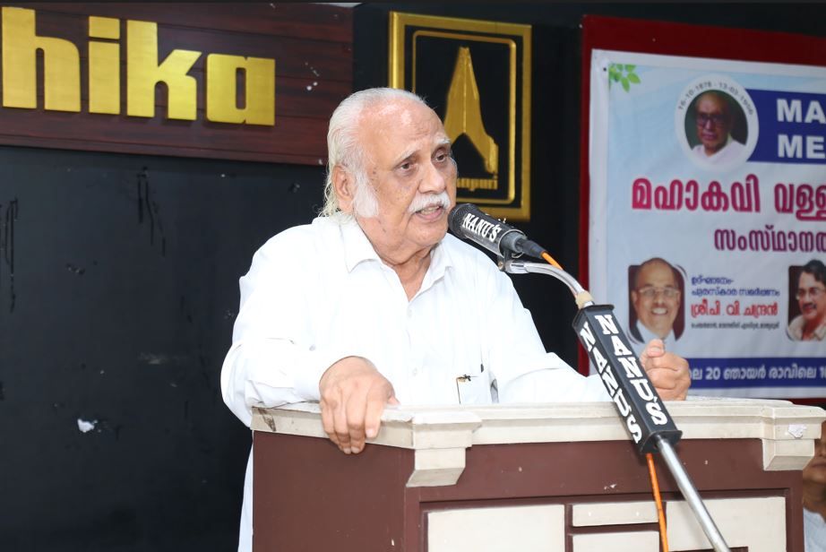 വള്ളത്തോൾ പുരസ്‌കാരങ്ങൾ സമ്മാനിച്ചു