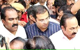 രാഷ്ട്രീയ കേരളം ഒഴുകിയെത്തി; മണിക്കൂറുകൾ കാത്തുനിന്ന് പ്രമുഖർ