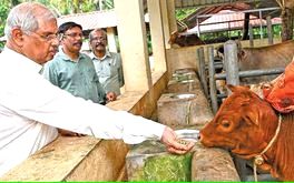 ഉദ്യാനപാലകനായി ഗവർണർ; കാർഷികസമൃദ്ധിക്കായി രാജ്്ഭവൻ