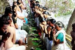 പിതൃമോക്ഷംതേടി ആയിരങ്ങൾ