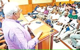 ഓണക്കോടിയായി ഖാദി ഡിസൈനർ വസ്ത്രങ്ങളും