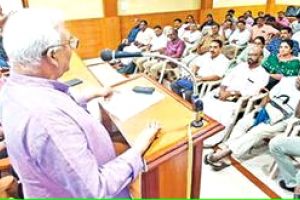 ഓണക്കോടിയായി ഖാദി ഡിസൈനർ വസ്ത്രങ്ങളും