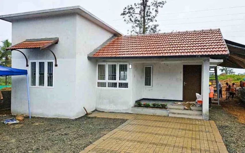 'ഈ വീടിന് 30 ലക്ഷമോ'; സംശയം പ്രകടിപ്പിച്ച് പ്രതിപക്ഷം, സവിശേഷതകള്‍ നിരത്തി സര്‍ക്കാരും ഊരാളുങ്കലും