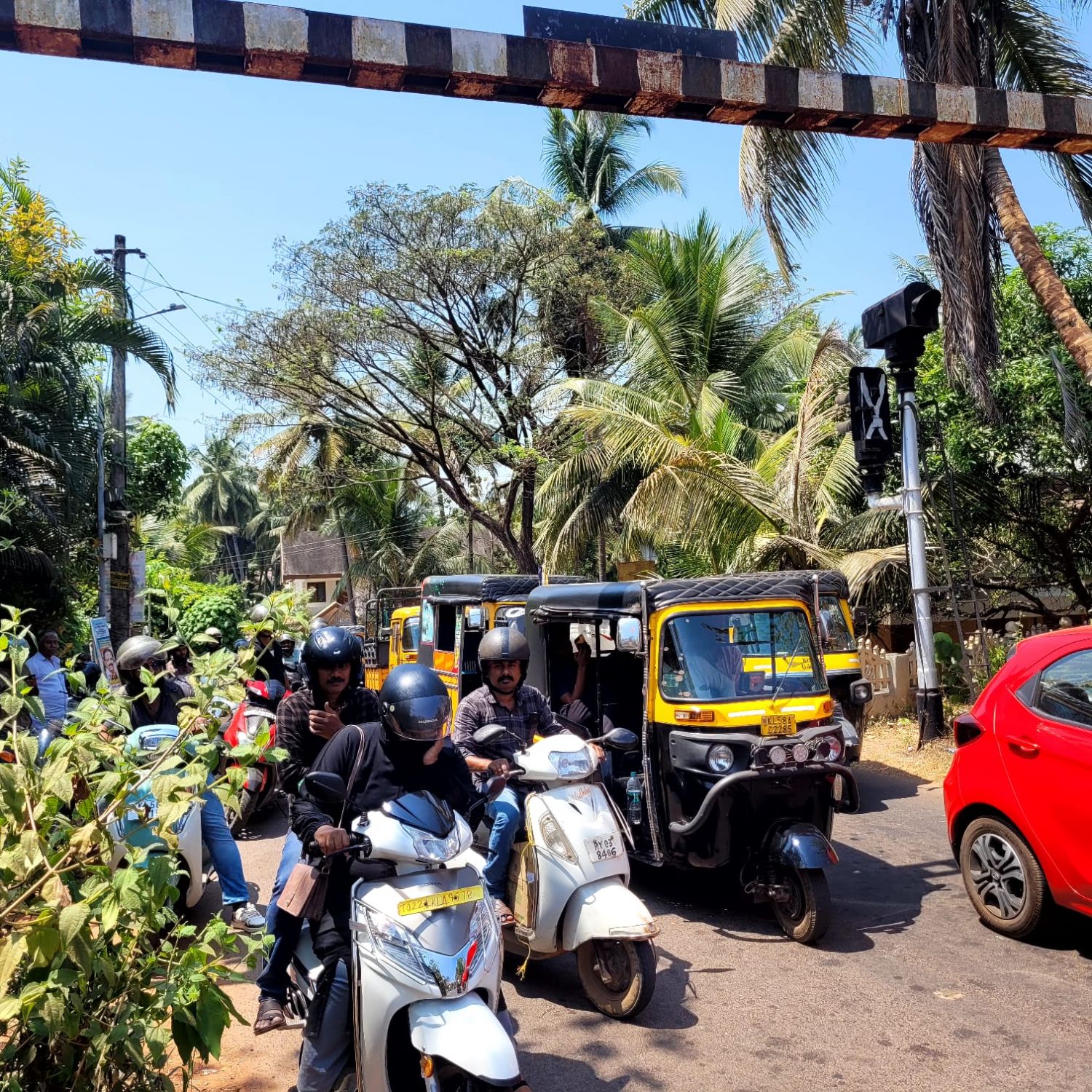 പെരിങ്ങാടിയിൽ റെയിൽവേ മേൽപ്പാലം വേണം