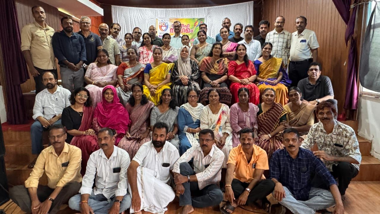 മാഹി കോളേജിലെ പ്രീഡിഗ്രി 88-90 ബാച്ചിലെ കൂട്ടായ്മ 