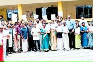ചെങ്ങറ പുനരധിവാസ ഭൂപ്രശ്‌നങ്ങൾക്ക് പരിഹാരം58 കുടുംബങ്ങൾക്ക് പട്ടയം കൈമാറി