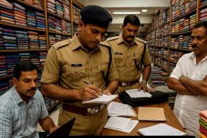 1200 കോടിയുടെ നികുതിവെട്ടിപ്പ്, റിവേഴ്‌സ് ഹവാല; ടെക്‌സ്റ്റൈല്‍സ് ഗ്രൂപ്പുകളില്‍ ഇന്‍കംടാക്‌സ് റെയ്ഡ്