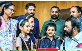 ‘മന്ത്രിയപ്പൂപ്പ’നോട് കുട്ടികൾ സ്കൂളിന് നല്ലൊരു കെട്ടിടം വേണം