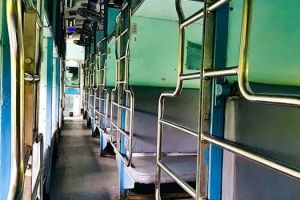 സ്ലീപ്പർ കോച്ചുകളിൽ റിസർവേഷനില്ലാതെയും യാത്ര ചെയ്യാം; കേരളത്തിലൂടെ സർവീസ് നടത്തുന്ന ട്രെയിനുകളിലും സൗകര്യം