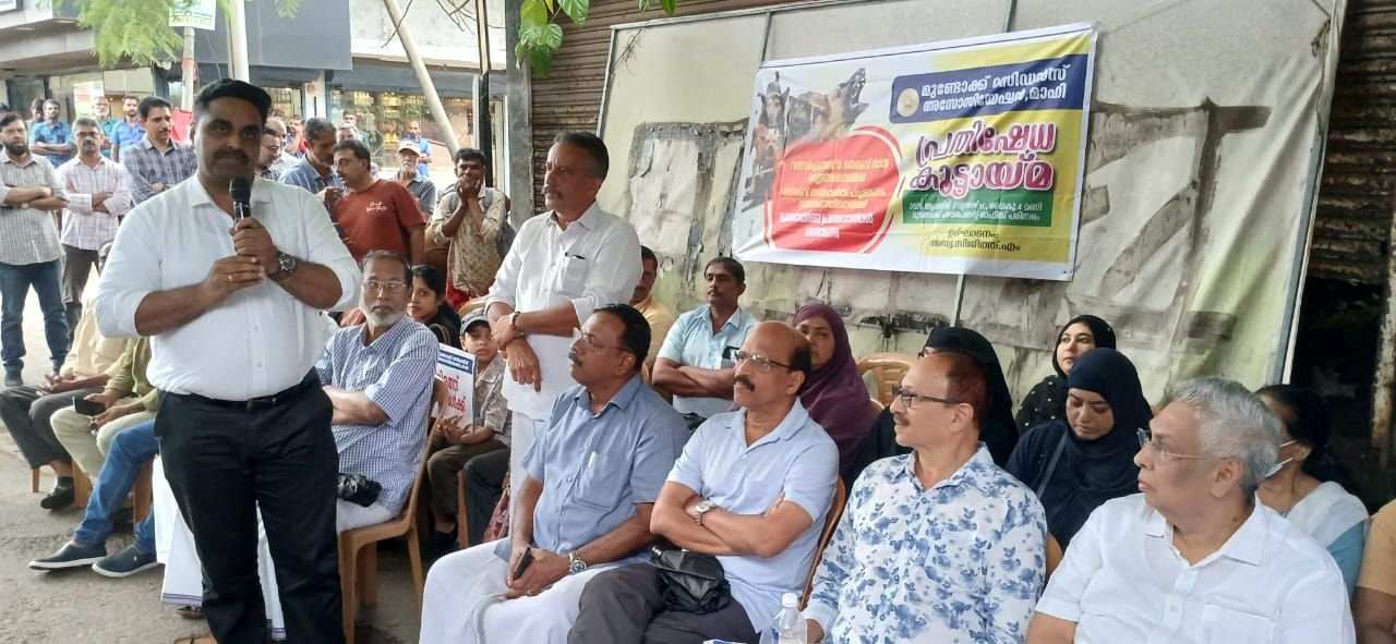 തെരുവ് നായകളിൽ നിന്നും സംരക്ഷണമാവശ്യപ്പെട്ട് പ്രകടനവും പൊതുയോഗവും
