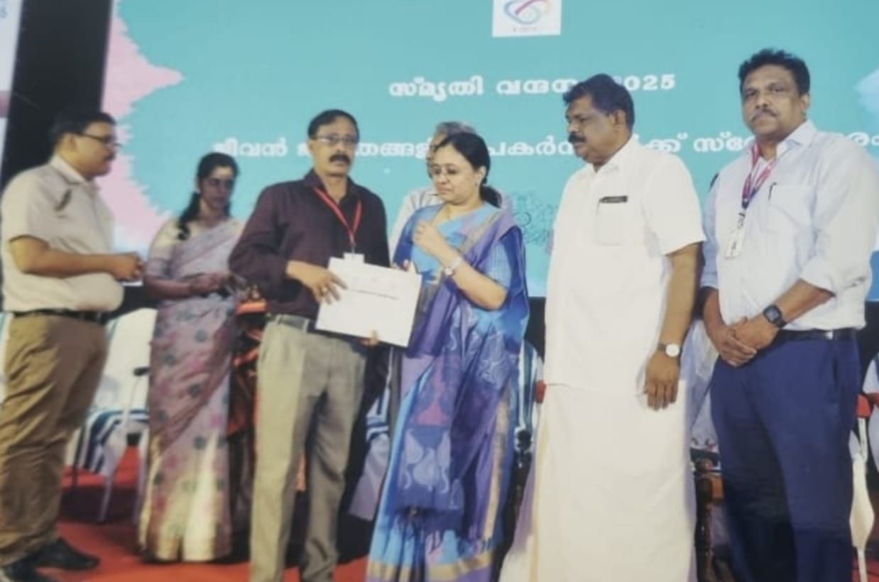 ഇവർ മരണമില്ലാത്ത മനുഷ്യർ... :ചാലക്കര പുരുഷു