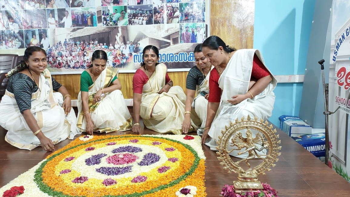 മയ്യഴിയോണം: അലിഞ്ഞ് തീരാത്ത മധുരം പോലെ. :ചാലക്കര പുരുഷു
