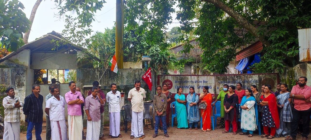 ധർണ്ണാ സമരവും ഗേറ്റ് പിക്കറ്റിങ്ങും നടത്തി.