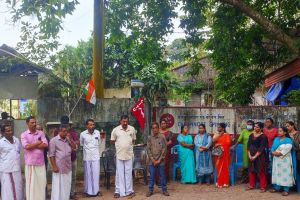 ധർണ്ണാ സമരവും ഗേറ്റ് പിക്കറ്റിങ്ങും നടത്തി.