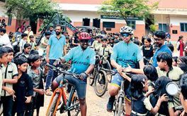 കുട്ടികളുടെ കത്തുകൾ ലോകത്തിലെ ഏറ്റവും ഉയരംകൂടിയ പോസ്റ്റ് ഓഫീസിലേക്ക്