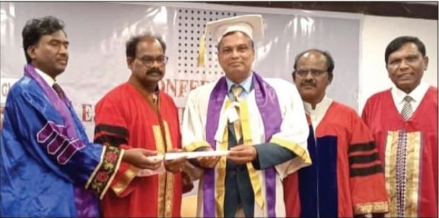 ഡോ.സുരേഷ്കെ.ഗുപ്തന് പി.എച്ച്.ഡി ശ്രീകൃഷ്ണപുരം: ആഫ്രിക്കൻ മൂൺ യൂണിവേഴ്‌സിറ്റിയിൽ നിന്ന്