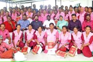 ഹരിതകർമസേനാംഗങ്ങൾക്ക് ഓണക്കോടിയും ബോണസും