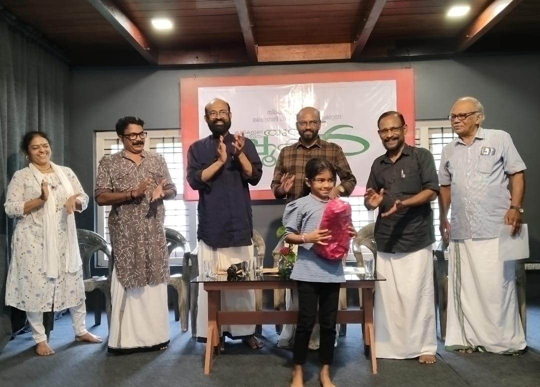 തുമ്പപൂക്കൾ ചിത്രപ്രദർശനംതുടങ്ങി