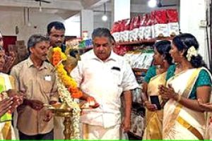 നാടെങ്ങും ഓണവിപണികൾ ഒരുങ്ങി