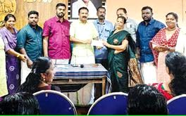 ഹരിതകർമ സേനാംഗങ്ങൾക്ക് ഓണക്കോടിയും ബോണസും നൽകി