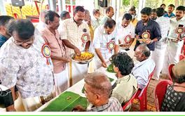 രോഗികൾക്കും കൂട്ടിരിപ്പുകാർക്കുമായി ഡിവൈഎഫ്ഐയുടെ ഓണസദ്യ