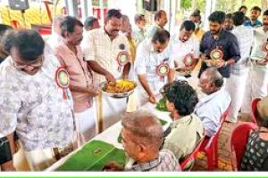 രോഗികൾക്കും കൂട്ടിരിപ്പുകാർക്കുമായി ഡിവൈഎഫ്ഐയുടെ ഓണസദ്യ