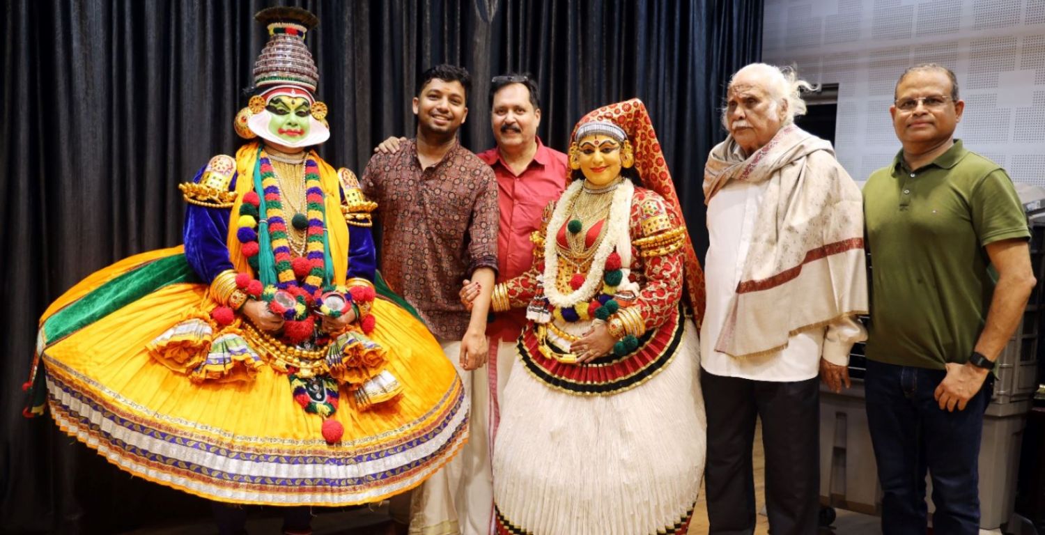 meena-kurup-with-dr-k-k-n-kurup-and-anilkumar-(-husband)-@gruvayur