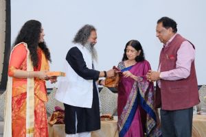 ഡോ. ജിതേഷ്ജിയെപത്മശ്രീ അശ്വതി തിരുനാൾ ഗൗരി ലക്ഷ്മി ഭായി തമ്പുരാട്ടി  ആദരിച്ചു