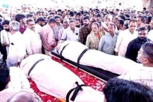 ക്രെയിനപകടത്തിൽ മരിച്ച യുവാക്കൾക്ക് നാടിന്റെ യാത്രാമൊഴി