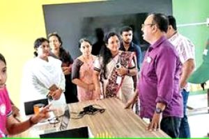 ടിങ്കറിങ് ലാബ് പദ്ധതി പഠിക്കാൻ ഒഡിഷ സംഘം പൂത്തക്ക സ്കൂ‌ളിലെത്തി