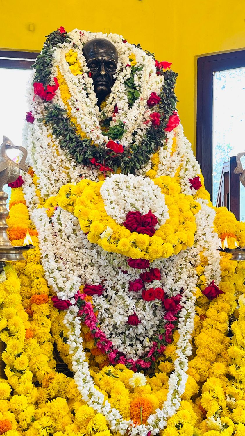 ജഗന്നാഥ ക്ഷേത്രത്തിൽ ആയിരങ്ങൾ ഗുരുപൂജക്കെത്തി