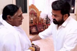 അമൃതവർഷം: മാതാ അമൃതാനന്ദമയിക്ക് 72-ാം പിറന്നാൾ; ആഘോഷങ്ങൾ ജീവകാരുണ്യത്തിൻ്റെ വേദിയായി : ദിവാകരൻ ചോമ്പാല