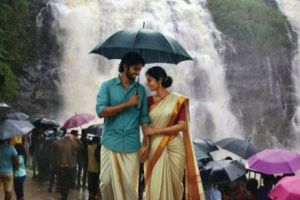 പണ്ടൊക്കെ ഞങ്ങൾ ഒരുകുടക്കീഴിൽ ...... : :രജിനി സൂരജ്,  ബാംഗ്ലർ