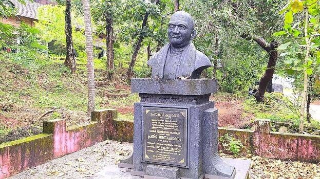 ചോമ്പാലയിലെ കുട്ടമത്ത് പൈതൃകം: വിസ്മൃതിയിൽനിന്ന് വീണ്ടെടുക്കുന്ന സാംസ്കാരിക ചരിത്രം :ദിവാകരൻ ചോമ്പാല