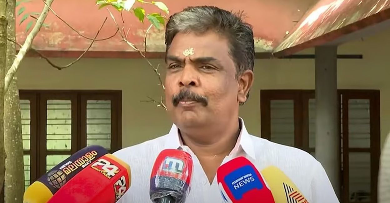 'സ്വര്‍ണം പൂശിയ ശില്‍പങ്ങള്‍ ചെമ്പായി'; ഉത്തരവ് ഇറക്കിയ ഉദ്യോഗസ്ഥന് സസ്‌പെന്‍ഷന്‍