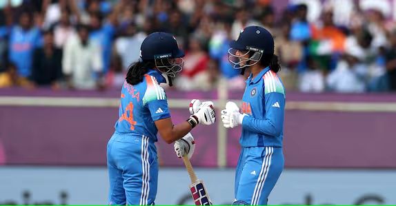 ഓപ്പണിങ് വിക്കറ്റിൽ 155 റൺസ് കൂട്ടുകെട്ട്, സ്മൃതിക്കും പ്രതികയ്ക്കും അർധ സെഞ്ചറി; ഓസ്ട്രേലിയയ്ക്ക് 331 റൺസ് വിജയലക്ഷ്യം