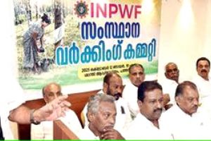 മിനിമംവേതനം കിട്ടുന്നുണ്ടോയെന്ന് സർക്കാർ ഉറപ്പുവരുത്തണം