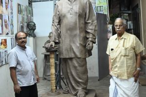 കണ്ണ് നിറഞ്ഞു.. കരൾ പിടഞ്ഞു: ആത്മ സൗഹൃദത്തിന്റെസുഗന്ധം പരന്നു.. :ചാലക്കര പുരുഷു