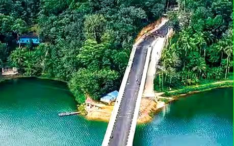 റീൽസുകളിൽ നിറഞ്ഞ് വൈറലായി കുമ്പിച്ചൽ പാലം