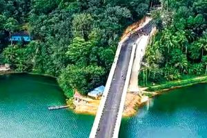 റീൽസുകളിൽ നിറഞ്ഞ് വൈറലായി കുമ്പിച്ചൽ പാലം