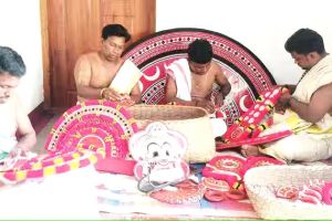 ചിലമ്പൊലികൾ ഉണരുകയായി; തെയ്യക്കാലത്തിന് ഇന്ന് തുടക്കം